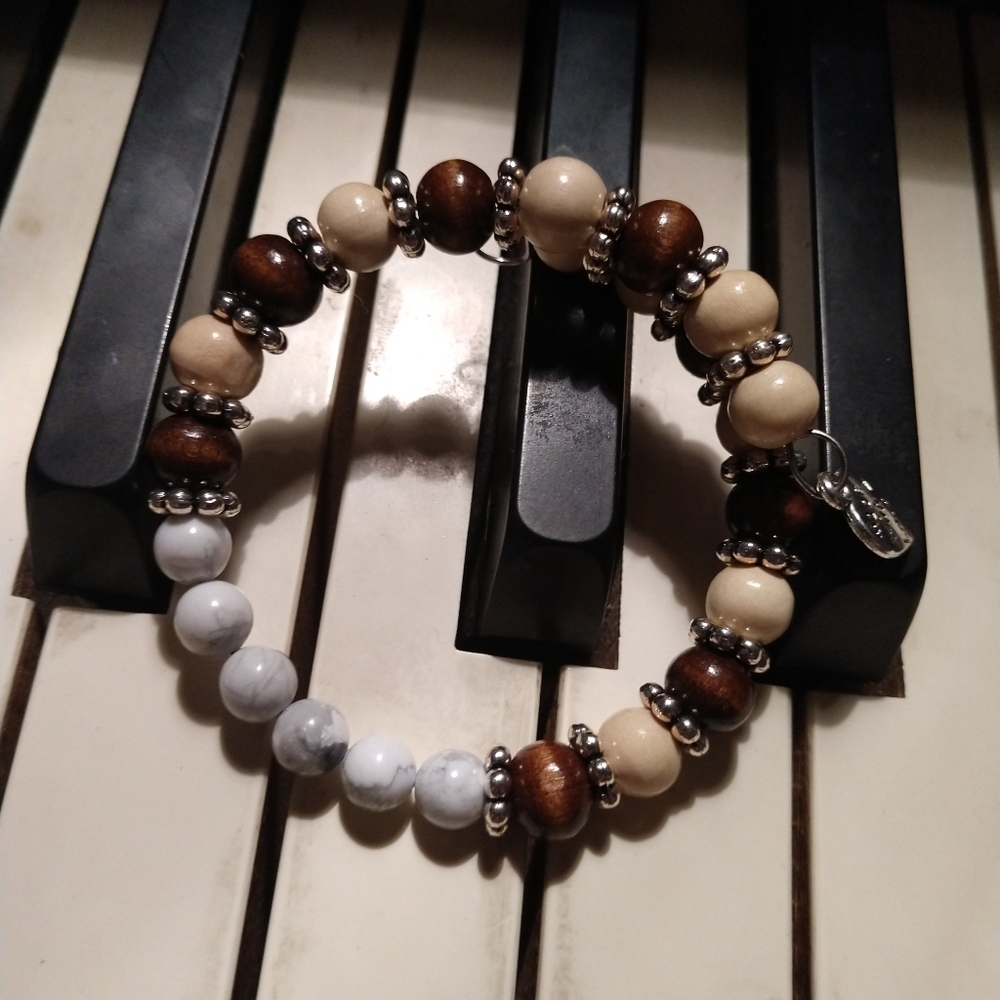 Howlite/Wooden bead Bracelet